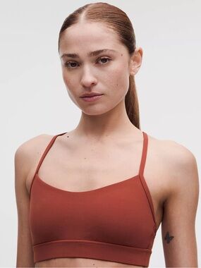 Lululemon Flow Y Bra Nulu
Light Support in Cranberry Charm